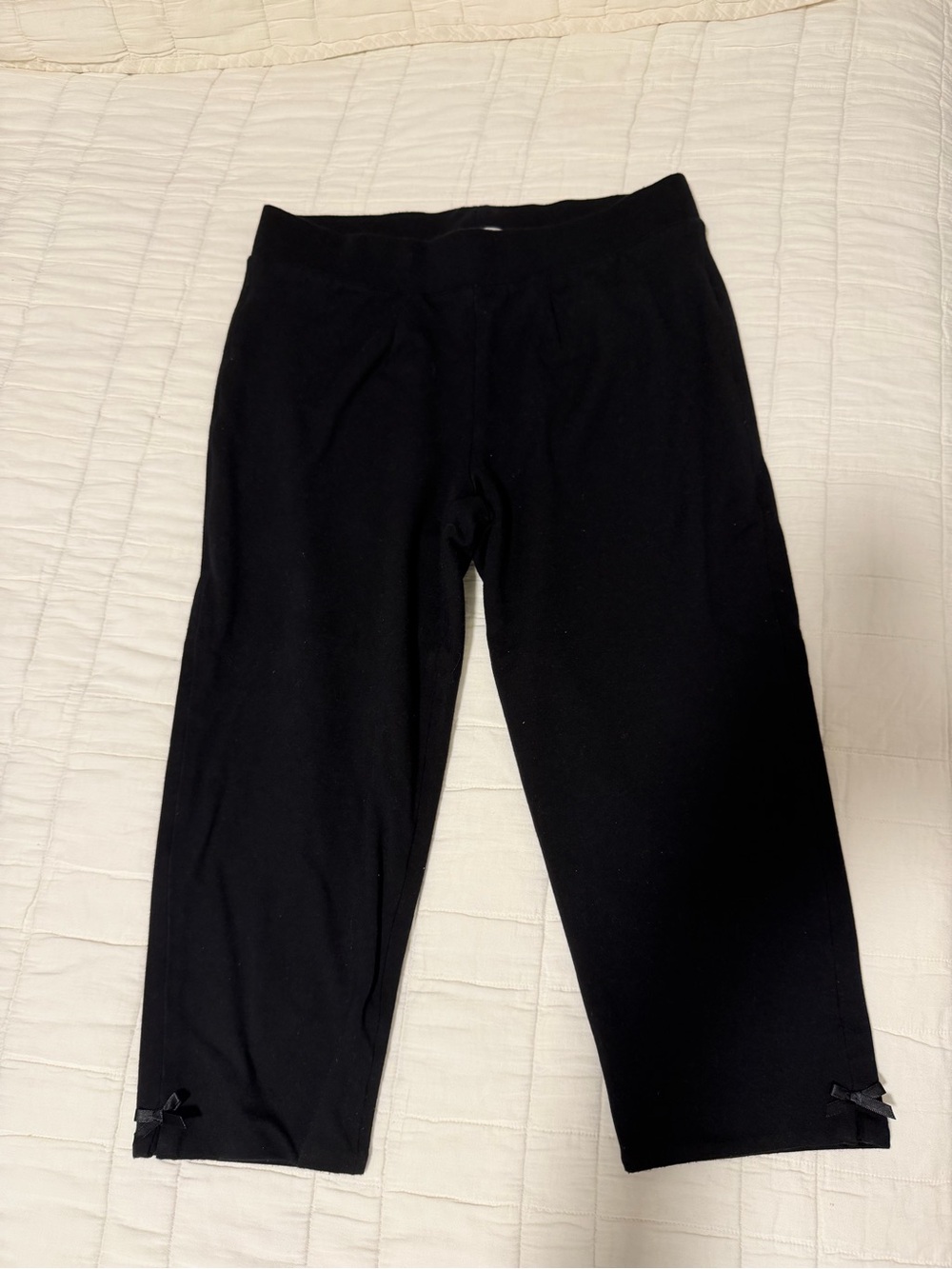 Guizio Black Caria Capri Pants with Hem Bows